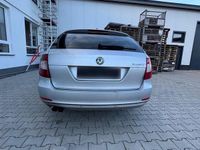 Gebraucht Skoda Superb Active 170 PS (125 kW) 2012 Silber Kombi