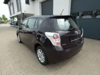 Gebraucht Toyota Verso Edition 132 PS (97 kW) 2011 Violett Van / Kleinbus