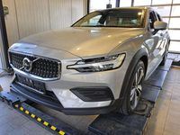 Gebraucht Volvo V60 CC Plus 197 PS (144 kW) 2024 Silber silver dawn / metallic Kombi