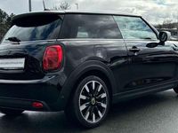 Gebraucht Mini Cooper SE 135 kW (184 PS) 2022 Midnight black metallic Kleinwagen