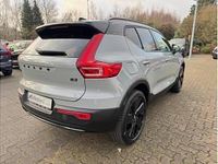 Neu Volvo XC40 Plus 163 PS (119 kW) 2025 Grau (vapour grey) SUV