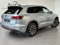 Gebraucht VW Touareg Elegance 231 PS (169 kW) 2023 Oyster silver SUV
