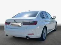 Gebraucht BMW 320 Sport Line 190 PS (139 kW) 2025 Weiß Limousine