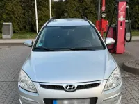 Usado Hyundai i30 75 CV (55 kW) 2008 Gris Berlina