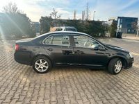 Gebraucht VW Jetta 102 PS (75 kW) 2009 Schwarz Limousine