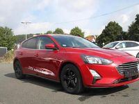 Używany Ford Focus Cool & Connect 125 KM (91 kW) 2022 Czerwony Sedan/Limuzyna