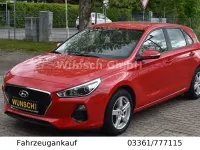 Gebraucht Hyundai i30 Trend 99 PS (72 kW) 2017 Rot Limousine