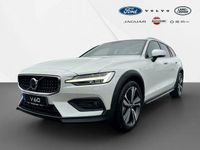 Gebraucht Volvo V60 CC Plus 250 PS (183 kW) 2022 Crystalwhite pearl Kombi