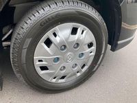 Second-hand Maxus V70 204 CP (150 kW) 2024 Negru Van