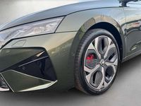 Neu Skoda Octavia RS 265 PS (194 kW) 2026 Khakigrün metallic Coupé