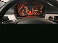 Gebraucht BMW 318 143 PS (105 kW) 2011 Schwarz Kombi