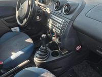 Gebraucht Ford Fiesta 60 PS (44 kW) 2004 Grau Kleinwagen