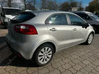Gebraucht Kia Rio Edition 7 109 PS (80 kW) 2013 Silber Kleinwagen