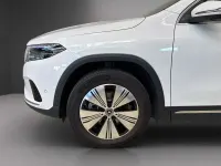 Używany Mercedes EQA300 Progressive 167 kW (228 KM) 2024 Biały SUV