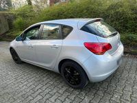 Gebraucht Opel Astra 116 PS (85 kW) 2010 Silber Limousine