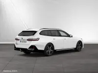 Gebraucht BMW 540 M Sport 303 PS (222 kW) 2025 Alpinweiß iii Kombi