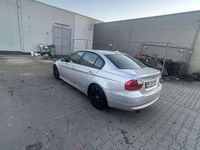 Gebraucht BMW 320 163 PS (119 kW) 2007 Grau Limousine