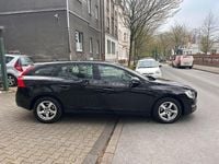 Gebraucht Volvo V60 120 PS (88 kW) 2016 Schwarz Kombi
