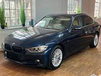 Gebraucht BMW 320 Luxury Line 163 PS (119 kW) 2012 Blau Limousine