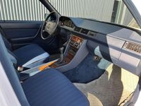 Gebraucht Mercedes E260 160 PS (117 kW) 1987 Weiß Limousine