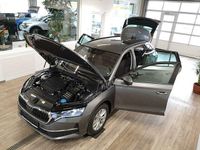 Neu Skoda Octavia Joy 150 PS (110 kW) 2025 Grau Kombi