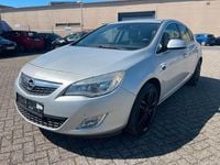 Używany Opel Astra Cosmo 140 KM (102 kW) 2010 Srebrny Sedan/Limuzyna