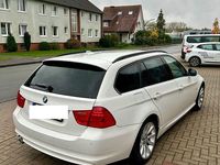 Gebraucht BMW 320 Sport Line 184 PS (135 kW) 2011 Weiß Kombi
