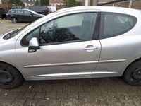 gebraucht Peugeot 207 // BJ 2011 // TÜV 05.2024