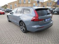 Gebraucht Volvo V60 Core 163 PS (119 kW) 2024 Thunder grey Kombi