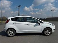 Gebraucht Ford Fiesta Trend 101 PS (74 kW) 2015 Weiß Kleinwagen