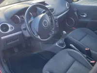 Gebraucht Renault Clio 75 PS (55 kW) 2011 Rot Kleinwagen