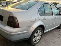 Second-hand VW Bora Comfortline 105 CP (77 kW) 2000 Argintiu Berlinǎ