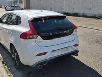 Gebraucht Volvo V40 R-Design 152 PS (111 kW) 2019 Weiß Limousine