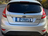 Gebraucht Ford Fiesta Ambiente 82 PS (60 kW) 2010 Silber Kleinwagen