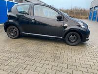 Gebraucht Toyota Aygo 68 PS (50 kW) 2012 Schwarz Kleinwagen