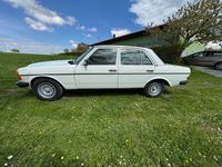 Gebraucht Mercedes 200 94 PS (69 kW) 1979 Weiß Limousine