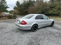 Używany Mercedes E500 Elegance 387 KM (284 kW) 2006 Srebrny Sedan/Limuzyna