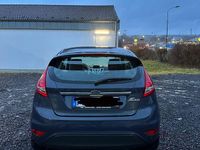 Gebraucht Ford Fiesta 97 PS (71 kW) 2010 Grau Limousine