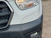Gebraucht Ford Transit Trend 131 PS (96 kW) 2020 Weiß Van / Kleinbus