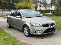 Gebraucht Kia Ceed 125 PS (91 kW) 2012 Grau Kleinwagen