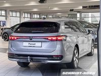 Gebraucht VW Passat Elegance 150 PS (110 kW) 2024 Oyster silver (silber) Kombi