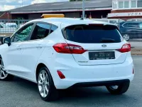 Gebraucht Ford Fiesta 101 PS (74 kW) 2018 Weiß Kleinwagen