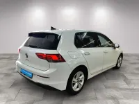 Gebraucht VW Golf VIII Life 150 PS (110 kW) 2023 Weiß Limousine