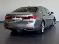 Gebraucht BMW 745L 394 PS (289 kW) 2022 Individual lack (donington grey) (silber) Limousine