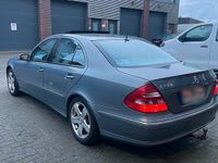 Gebraucht Mercedes E280 Avantgarde 177 PS (130 kW) 2004 Blau Limousine