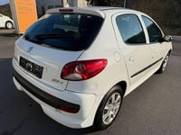 Gebraucht Peugeot 206+ Basis 75 PS (55 kW) 2009 Weiß Kleinwagen
