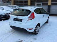 Gebraucht Ford Fiesta Ambiente 60 PS (44 kW) 2013 Weiß Kleinwagen
