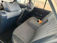 Gebraucht Mercedes 230 109 PS (80 kW) 1977 Weiß Limousine