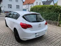 Gebraucht Opel Astra 101 PS (74 kW) 2013 Weiß Limousine
