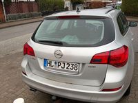 Gebraucht Opel Astra Edition 165 PS (121 kW) 2012 Silber Kombi